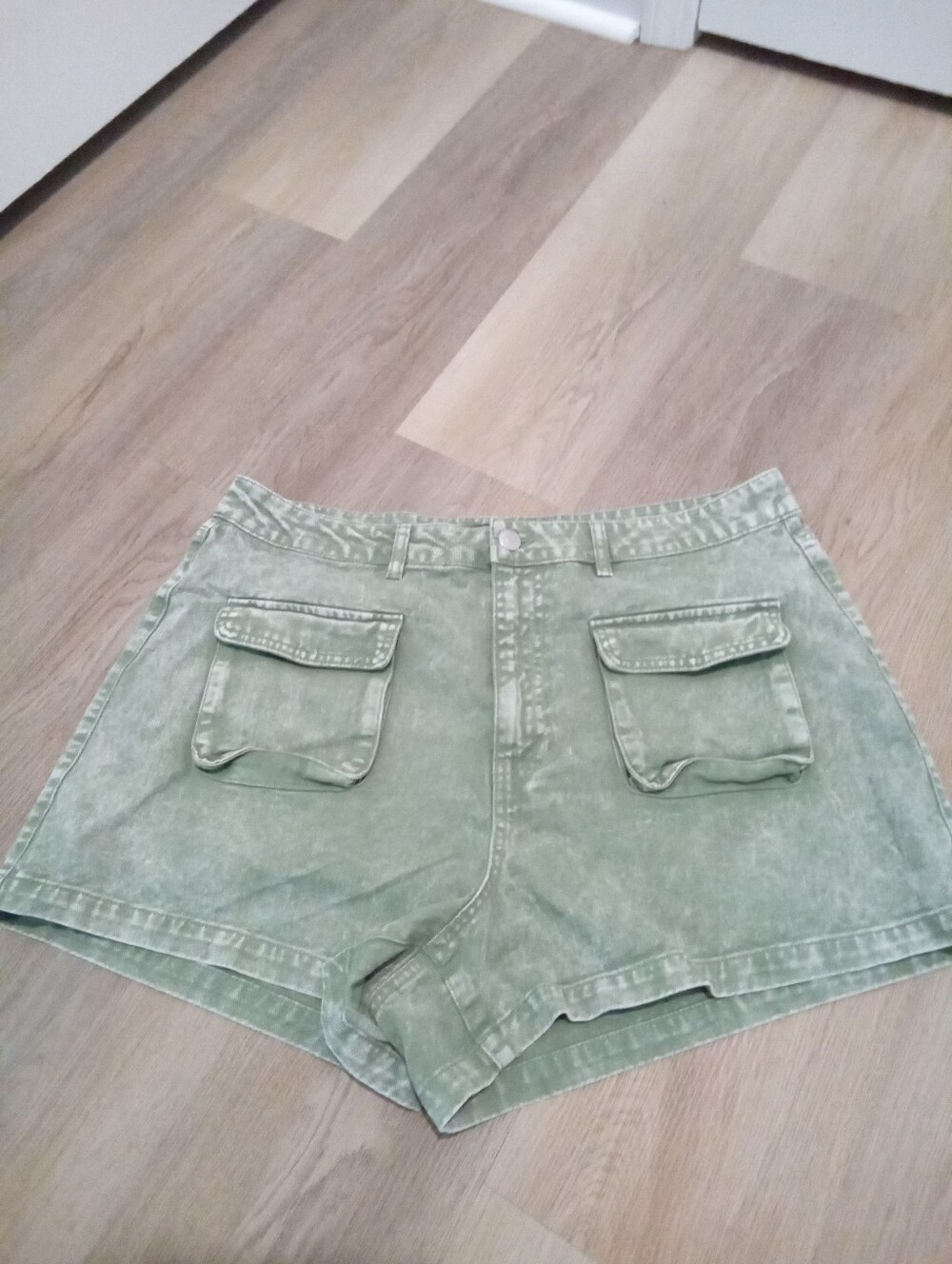 Forever 21 Plus Size 16 Washed Sage Cargo Pocket Shorts